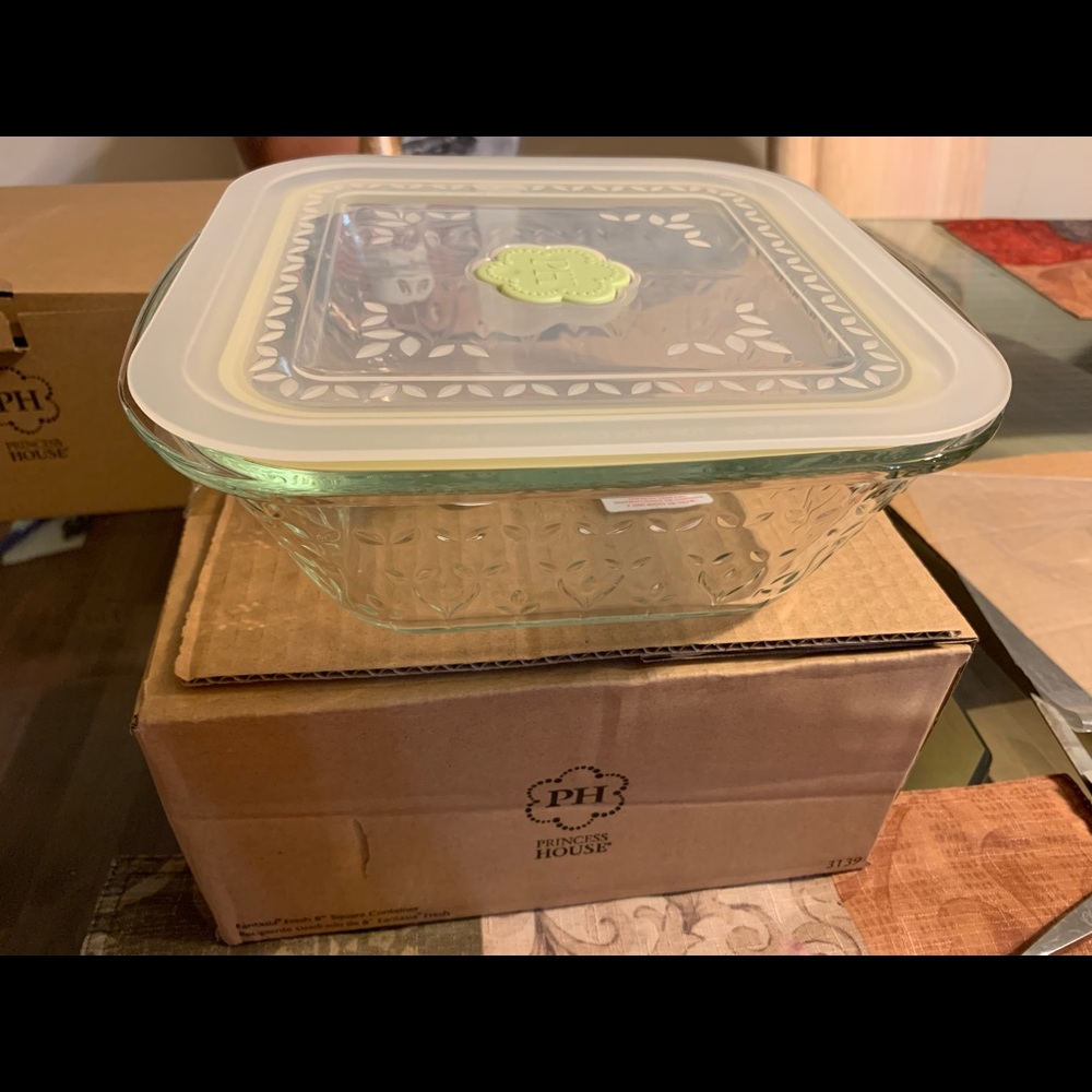 8" Square Container - Picture 2 of 4